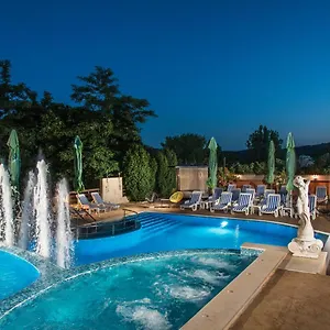 Hotel семеен Golden Place
